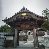 寺岡山元三大師の山門・神門
