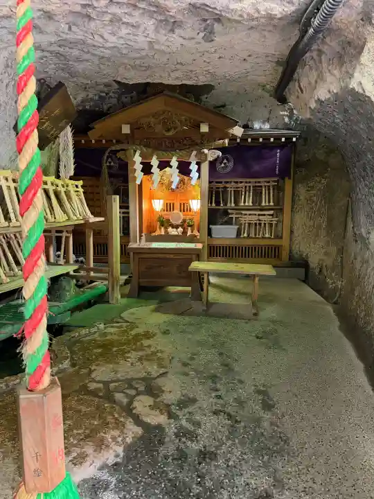 銭洗弁財天宇賀福神社(神奈川県)