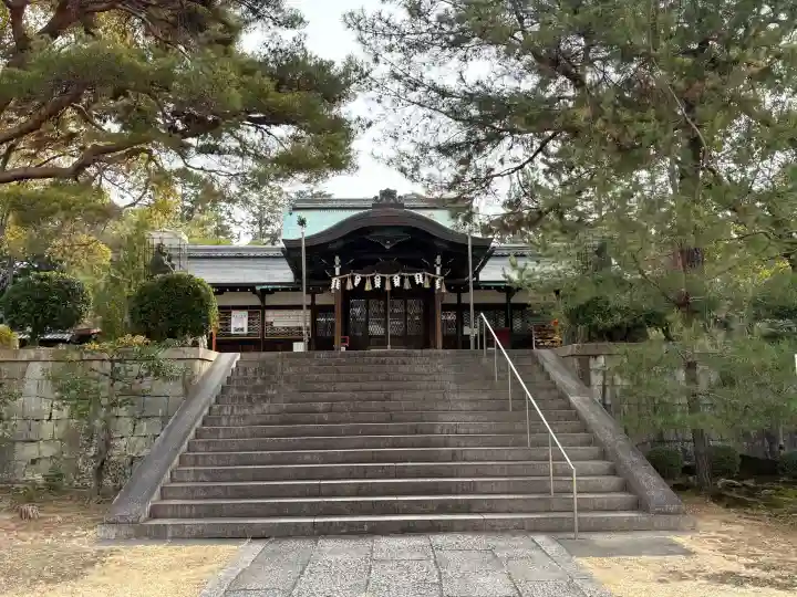 新日吉神宮の{uncategorized: "未分類", other: "その他", undefined: "問題あり", building: "その他建物", grave: "お墓", sacred_gate: "鳥居", guardian: "狛犬", statue: "像", buddha: "仏像", history: "歴史", nature: "自然", garden: "庭園", animal: "動物", pagoda: "塔", temizu: "手水舎", mountain_gate: "山門・神門", sanctuary: "本殿・本堂", subordinate: "末社・摂社", art: "芸術", scenery: "景色", jizo: "地蔵", ema: "絵馬", goshuin: "御朱印", omikuji: "おみくじ", items: "授与品その他", amulet: "お守り", goshuincho: "御朱印帳", eats: "食事", festival: "お祭り", votive_dance: "神楽", shichigosan: "七五三参", wedding: "結婚式", experience: "体験その他", initially: "初詣", around: "周辺", anti_infection: "感染症対策"}