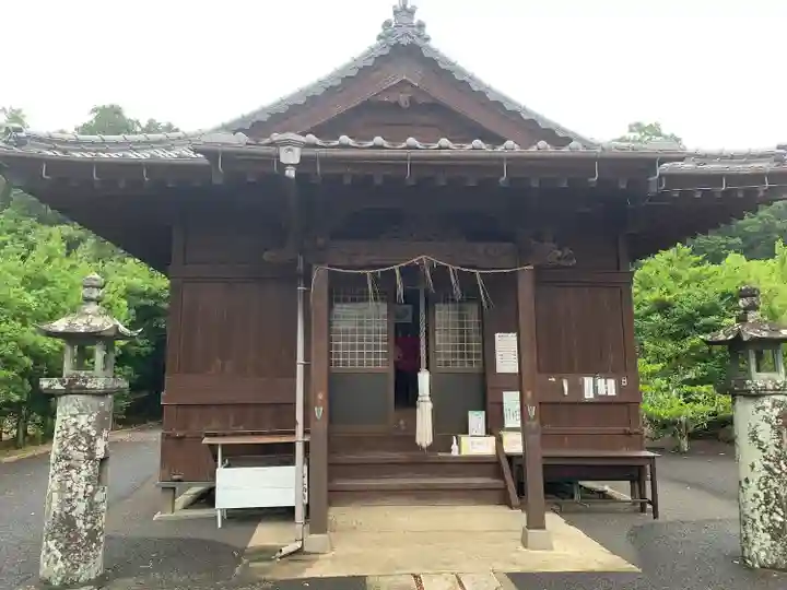 国片主神社の本殿・本堂