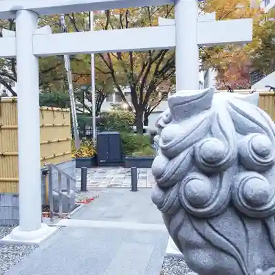 北青山秋葉神社(稲荷神社)の狛犬