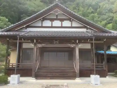 浄土真宗本願寺派　明願寺の本殿