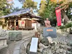 安居神社の像