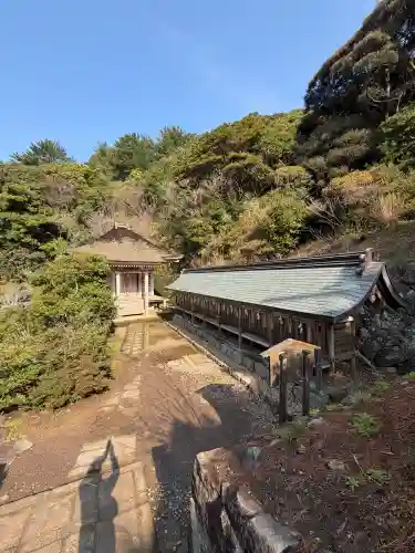 日御碕神社の{uncategorized: "未分類", other: "その他", undefined: "問題あり", building: "その他建物", grave: "お墓", sacred_gate: "鳥居", guardian: "狛犬", statue: "像", buddha: "仏像", history: "歴史", nature: "自然", garden: "庭園", animal: "動物", pagoda: "塔", temizu: "手水舎", mountain_gate: "山門・神門", sanctuary: "本殿・本堂", subordinate: "末社・摂社", art: "芸術", scenery: "景色", jizo: "地蔵", ema: "絵馬", goshuin: "御朱印", omikuji: "おみくじ", items: "授与品その他", amulet: "お守り", goshuincho: "御朱印帳", eats: "食事", festival: "お祭り", votive_dance: "神楽", shichigosan: "七五三参", wedding: "結婚式", experience: "体験その他", initially: "初詣", around: "周辺", anti_infection: "感染症対策"}