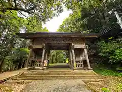 倭文神社の山門