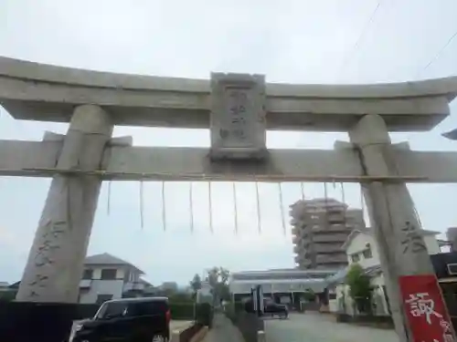 諏訪神社の鳥居