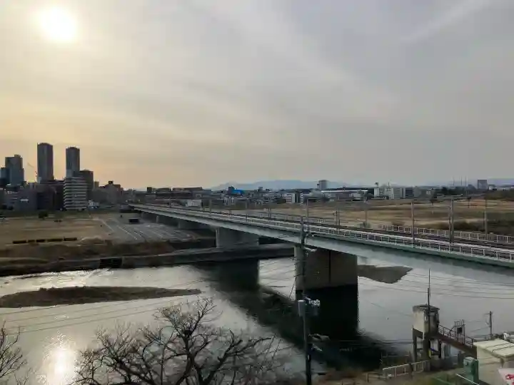 多摩川浅間神社の{uncategorized: "未分類", other: "その他", undefined: "問題あり", building: "その他建物", grave: "お墓", sacred_gate: "鳥居", guardian: "狛犬", statue: "像", buddha: "仏像", history: "歴史", nature: "自然", garden: "庭園", animal: "動物", pagoda: "塔", temizu: "手水舎", mountain_gate: "山門・神門", sanctuary: "本殿・本堂", subordinate: "末社・摂社", art: "芸術", scenery: "景色", jizo: "地蔵", ema: "絵馬", goshuin: "御朱印", omikuji: "おみくじ", items: "授与品その他", amulet: "お守り", goshuincho: "御朱印帳", eats: "食事", festival: "お祭り", votive_dance: "神楽", shichigosan: "七五三参", wedding: "結婚式", experience: "体験その他", initially: "初詣", around: "周辺", anti_infection: "感染症対策"}
