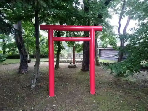 サケ神社（サケの慰霊塔）の鳥居