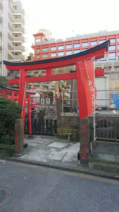 稲荷大明神の鳥居