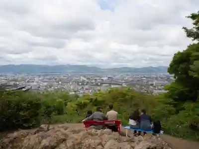 伏見稲荷大社の{uncategorized: "未分類", other: "その他", undefined: "問題あり", building: "その他建物", grave: "お墓", sacred_gate: "鳥居", guardian: "狛犬", statue: "像", buddha: "仏像", history: "歴史", nature: "自然", garden: "庭園", animal: "動物", pagoda: "塔", temizu: "手水舎", mountain_gate: "山門・神門", sanctuary: "本殿・本堂", subordinate: "末社・摂社", art: "芸術", scenery: "景色", jizo: "地蔵", ema: "絵馬", goshuin: "御朱印", omikuji: "おみくじ", items: "授与品その他", amulet: "お守り", goshuincho: "御朱印帳", eats: "食事", festival: "お祭り", votive_dance: "神楽", shichigosan: "七五三参", wedding: "結婚式", experience: "体験その他", initially: "初詣", around: "周辺", anti_infection: "感染症対策"}