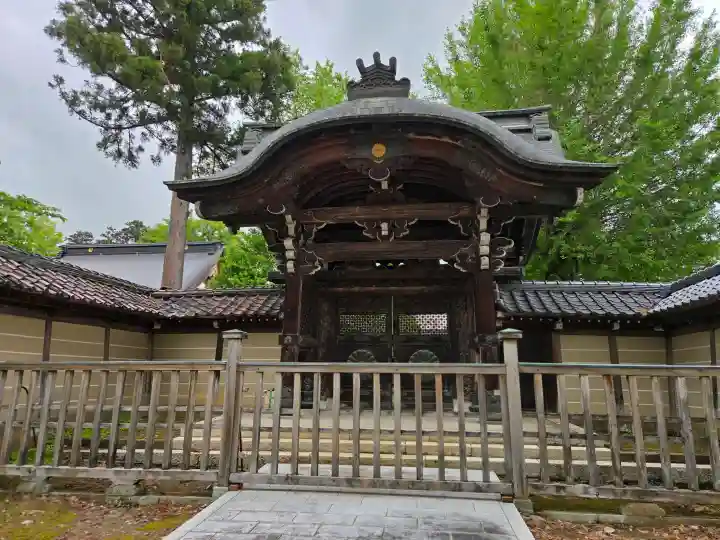 城端別院善徳寺の{uncategorized: "未分類", other: "その他", undefined: "問題あり", building: "その他建物", grave: "お墓", sacred_gate: "鳥居", guardian: "狛犬", statue: "像", buddha: "仏像", history: "歴史", nature: "自然", garden: "庭園", animal: "動物", pagoda: "塔", temizu: "手水舎", mountain_gate: "山門・神門", sanctuary: "本殿・本堂", subordinate: "末社・摂社", art: "芸術", scenery: "景色", jizo: "地蔵", ema: "絵馬", goshuin: "御朱印", omikuji: "おみくじ", items: "授与品その他", amulet: "お守り", goshuincho: "御朱印帳", eats: "食事", festival: "お祭り", votive_dance: "神楽", shichigosan: "七五三参", wedding: "結婚式", experience: "体験その他", initially: "初詣", around: "周辺", anti_infection: "感染症対策"}