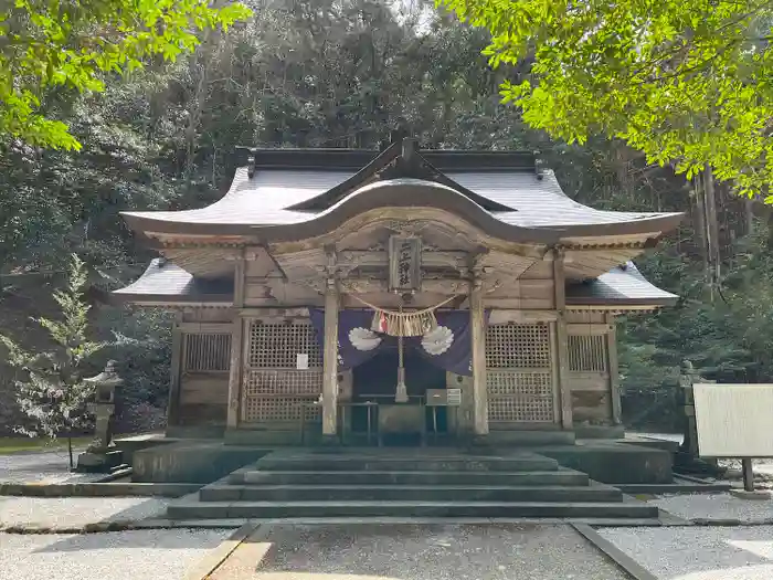 二上神社の本殿