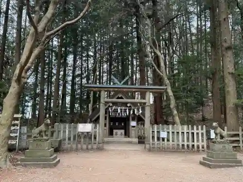 宝登山神社奥宮の{uncategorized: "未分類", other: "その他", undefined: "問題あり", building: "その他建物", grave: "お墓", sacred_gate: "鳥居", guardian: "狛犬", statue: "像", buddha: "仏像", history: "歴史", nature: "自然", garden: "庭園", animal: "動物", pagoda: "塔", temizu: "手水舎", mountain_gate: "山門・神門", sanctuary: "本殿・本堂", subordinate: "末社・摂社", art: "芸術", scenery: "景色", jizo: "地蔵", ema: "絵馬", goshuin: "御朱印", omikuji: "おみくじ", items: "授与品その他", amulet: "お守り", goshuincho: "御朱印帳", eats: "食事", festival: "お祭り", votive_dance: "神楽", shichigosan: "七五三参", wedding: "結婚式", experience: "体験その他", initially: "初詣", around: "周辺", anti_infection: "感染症対策"}