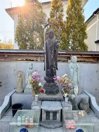 妙見寺の{uncategorized: "未分類", other: "その他", undefined: "問題あり", building: "その他建物", grave: "お墓", sacred_gate: "鳥居", guardian: "狛犬", statue: "像", buddha: "仏像", history: "歴史", nature: "自然", garden: "庭園", animal: "動物", pagoda: "塔", temizu: "手水舎", mountain_gate: "山門・神門", sanctuary: "本殿・本堂", subordinate: "末社・摂社", art: "芸術", scenery: "景色", jizo: "地蔵", ema: "絵馬", goshuin: "御朱印", omikuji: "おみくじ", items: "授与品その他", amulet: "お守り", goshuincho: "御朱印帳", eats: "食事", festival: "お祭り", votive_dance: "神楽", shichigosan: "七五三参", wedding: "結婚式", experience: "体験その他", initially: "初詣", around: "周辺", anti_infection: "感染症対策"}