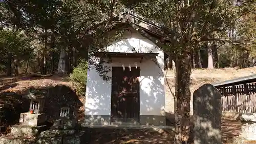 露垂根神社のその他建物