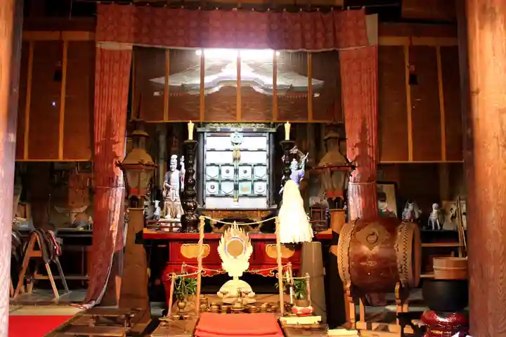 華足寺の本殿・本堂