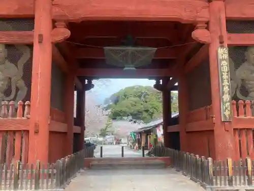 粉河寺の{uncategorized: "未分類", other: "その他", undefined: "問題あり", building: "その他建物", grave: "お墓", sacred_gate: "鳥居", guardian: "狛犬", statue: "像", buddha: "仏像", history: "歴史", nature: "自然", garden: "庭園", animal: "動物", pagoda: "塔", temizu: "手水舎", mountain_gate: "山門・神門", sanctuary: "本殿・本堂", subordinate: "末社・摂社", art: "芸術", scenery: "景色", jizo: "地蔵", ema: "絵馬", goshuin: "御朱印", omikuji: "おみくじ", items: "授与品その他", amulet: "お守り", goshuincho: "御朱印帳", eats: "食事", festival: "お祭り", votive_dance: "神楽", shichigosan: "七五三参", wedding: "結婚式", experience: "体験その他", initially: "初詣", around: "周辺", anti_infection: "感染症対策"}
