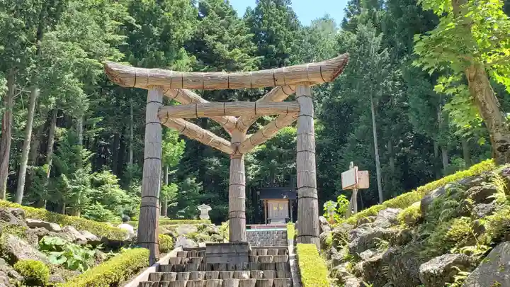 不二阿祖山太神宮の鳥居