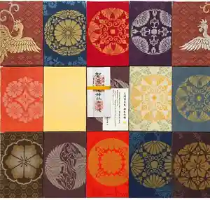 月替わり御朱印を始めてちょっとしてから
正絹狩衣生地を表紙に使用し
旅行安全満願成就の祈祷済みの御朱印帳を
授与し始めて2年。待望🤩の
🎌賀羅加波神社オリジナル御朱印帳第2段❗
皆様のご希望により社内奉製致しました🎉
授与料は5,000円より志納。
もちろん授与料は令和大修理の奉賛金に成ります。