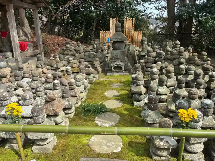 杉本寺の{uncategorized: "未分類", other: "その他", undefined: "問題あり", building: "その他建物", grave: "お墓", sacred_gate: "鳥居", guardian: "狛犬", statue: "像", buddha: "仏像", history: "歴史", nature: "自然", garden: "庭園", animal: "動物", pagoda: "塔", temizu: "手水舎", mountain_gate: "山門・神門", sanctuary: "本殿・本堂", subordinate: "末社・摂社", art: "芸術", scenery: "景色", jizo: "地蔵", ema: "絵馬", goshuin: "御朱印", omikuji: "おみくじ", items: "授与品その他", amulet: "お守り", goshuincho: "御朱印帳", eats: "食事", festival: "お祭り", votive_dance: "神楽", shichigosan: "七五三参", wedding: "結婚式", experience: "体験その他", initially: "初詣", around: "周辺", anti_infection: "感染症対策"}