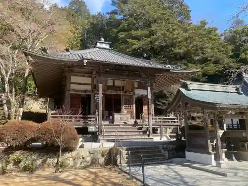 花山院菩提寺の{uncategorized: "未分類", other: "その他", undefined: "問題あり", building: "その他建物", grave: "お墓", sacred_gate: "鳥居", guardian: "狛犬", statue: "像", buddha: "仏像", history: "歴史", nature: "自然", garden: "庭園", animal: "動物", pagoda: "塔", temizu: "手水舎", mountain_gate: "山門・神門", sanctuary: "本殿・本堂", subordinate: "末社・摂社", art: "芸術", scenery: "景色", jizo: "地蔵", ema: "絵馬", goshuin: "御朱印", omikuji: "おみくじ", items: "授与品その他", amulet: "お守り", goshuincho: "御朱印帳", eats: "食事", festival: "お祭り", votive_dance: "神楽", shichigosan: "七五三参", wedding: "結婚式", experience: "体験その他", initially: "初詣", around: "周辺", anti_infection: "感染症対策"}