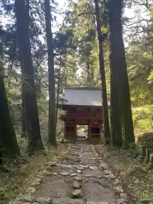 鳳来寺山奥の院の山門・神門
