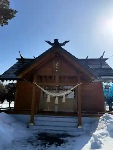 上然別神社の{uncategorized: "未分類", other: "その他", undefined: "問題あり", building: "その他建物", grave: "お墓", sacred_gate: "鳥居", guardian: "狛犬", statue: "像", buddha: "仏像", history: "歴史", nature: "自然", garden: "庭園", animal: "動物", pagoda: "塔", temizu: "手水舎", mountain_gate: "山門・神門", sanctuary: "本殿・本堂", subordinate: "末社・摂社", art: "芸術", scenery: "景色", jizo: "地蔵", ema: "絵馬", goshuin: "御朱印", omikuji: "おみくじ", items: "授与品その他", amulet: "お守り", goshuincho: "御朱印帳", eats: "食事", festival: "お祭り", votive_dance: "神楽", shichigosan: "七五三参", wedding: "結婚式", experience: "体験その他", initially: "初詣", around: "周辺", anti_infection: "感染症対策"}