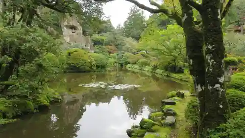 那谷寺の庭園