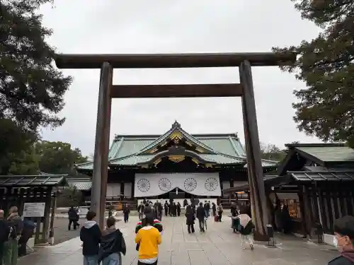 靖國神社の{uncategorized: "未分類", other: "その他", undefined: "問題あり", building: "その他建物", grave: "お墓", sacred_gate: "鳥居", guardian: "狛犬", statue: "像", buddha: "仏像", history: "歴史", nature: "自然", garden: "庭園", animal: "動物", pagoda: "塔", temizu: "手水舎", mountain_gate: "山門・神門", sanctuary: "本殿・本堂", subordinate: "末社・摂社", art: "芸術", scenery: "景色", jizo: "地蔵", ema: "絵馬", goshuin: "御朱印", omikuji: "おみくじ", items: "授与品その他", amulet: "お守り", goshuincho: "御朱印帳", eats: "食事", festival: "お祭り", votive_dance: "神楽", shichigosan: "七五三参", wedding: "結婚式", experience: "体験その他", initially: "初詣", around: "周辺", anti_infection: "感染症対策"}