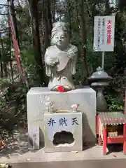 磯山弁財天の像