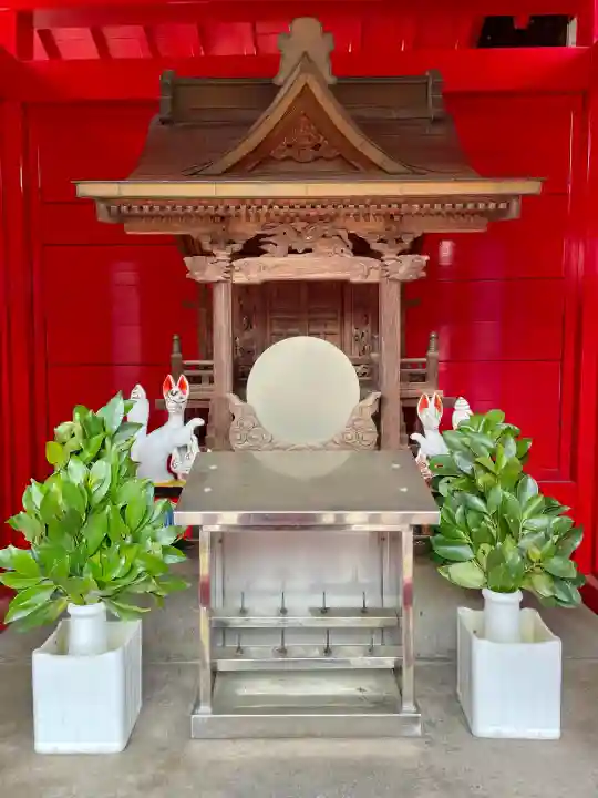 馬場子育稲荷神社の{uncategorized: "未分類", other: "その他", undefined: "問題あり", building: "その他建物", grave: "お墓", sacred_gate: "鳥居", guardian: "狛犬", statue: "像", buddha: "仏像", history: "歴史", nature: "自然", garden: "庭園", animal: "動物", pagoda: "塔", temizu: "手水舎", mountain_gate: "山門・神門", sanctuary: "本殿・本堂", subordinate: "末社・摂社", art: "芸術", scenery: "景色", jizo: "地蔵", ema: "絵馬", goshuin: "御朱印", omikuji: "おみくじ", items: "授与品その他", amulet: "お守り", goshuincho: "御朱印帳", eats: "食事", festival: "お祭り", votive_dance: "神楽", shichigosan: "七五三参", wedding: "結婚式", experience: "体験その他", initially: "初詣", around: "周辺", anti_infection: "感染症対策"}