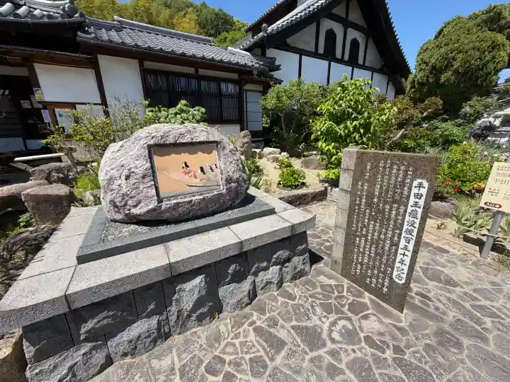 持光寺の{uncategorized: "未分類", other: "その他", undefined: "問題あり", building: "その他建物", grave: "お墓", sacred_gate: "鳥居", guardian: "狛犬", statue: "像", buddha: "仏像", history: "歴史", nature: "自然", garden: "庭園", animal: "動物", pagoda: "塔", temizu: "手水舎", mountain_gate: "山門・神門", sanctuary: "本殿・本堂", subordinate: "末社・摂社", art: "芸術", scenery: "景色", jizo: "地蔵", ema: "絵馬", goshuin: "御朱印", omikuji: "おみくじ", items: "授与品その他", amulet: "お守り", goshuincho: "御朱印帳", eats: "食事", festival: "お祭り", votive_dance: "神楽", shichigosan: "七五三参", wedding: "結婚式", experience: "体験その他", initially: "初詣", around: "周辺", anti_infection: "感染症対策"}
