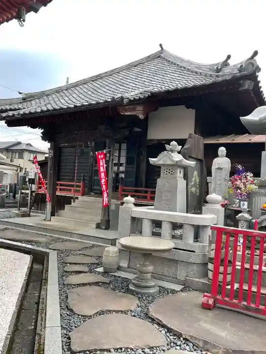 新光寺の本殿・本堂