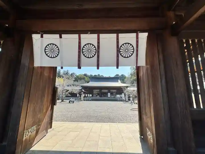 吉野神宮の{uncategorized: "未分類", other: "その他", undefined: "問題あり", building: "その他建物", grave: "お墓", sacred_gate: "鳥居", guardian: "狛犬", statue: "像", buddha: "仏像", history: "歴史", nature: "自然", garden: "庭園", animal: "動物", pagoda: "塔", temizu: "手水舎", mountain_gate: "山門・神門", sanctuary: "本殿・本堂", subordinate: "末社・摂社", art: "芸術", scenery: "景色", jizo: "地蔵", ema: "絵馬", goshuin: "御朱印", omikuji: "おみくじ", items: "授与品その他", amulet: "お守り", goshuincho: "御朱印帳", eats: "食事", festival: "お祭り", votive_dance: "神楽", shichigosan: "七五三参", wedding: "結婚式", experience: "体験その他", initially: "初詣", around: "周辺", anti_infection: "感染症対策"}