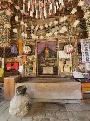 岩之上堂の本殿・本堂