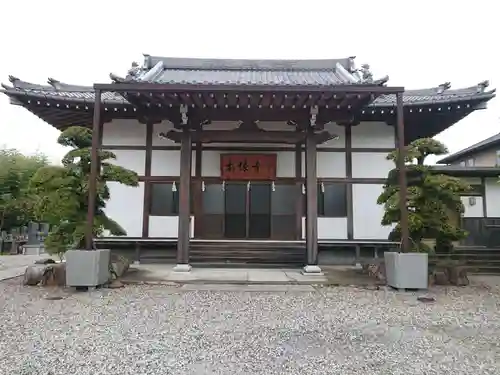 本縁寺の本殿・本堂