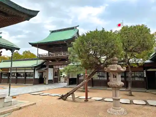 彦島八幡宮の山門