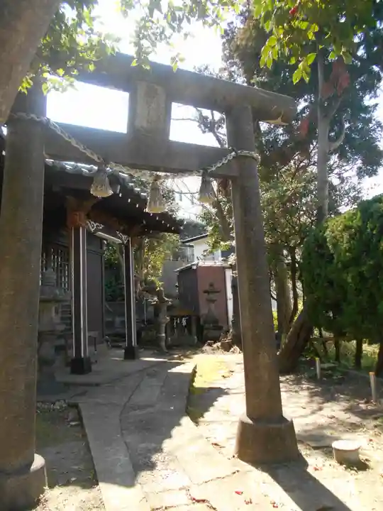 諏訪神社<新宮>の鳥居
