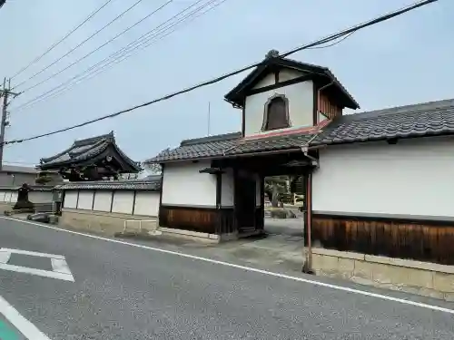 覚勝寺の{uncategorized: "未分類", other: "その他", undefined: "問題あり", building: "その他建物", grave: "お墓", sacred_gate: "鳥居", guardian: "狛犬", statue: "像", buddha: "仏像", history: "歴史", nature: "自然", garden: "庭園", animal: "動物", pagoda: "塔", temizu: "手水舎", mountain_gate: "山門・神門", sanctuary: "本殿・本堂", subordinate: "末社・摂社", art: "芸術", scenery: "景色", jizo: "地蔵", ema: "絵馬", goshuin: "御朱印", omikuji: "おみくじ", items: "授与品その他", amulet: "お守り", goshuincho: "御朱印帳", eats: "食事", festival: "お祭り", votive_dance: "神楽", shichigosan: "七五三参", wedding: "結婚式", experience: "体験その他", initially: "初詣", around: "周辺", anti_infection: "感染症対策"}