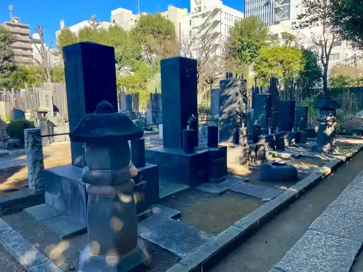 本立寺の{uncategorized: "未分類", other: "その他", undefined: "問題あり", building: "その他建物", grave: "お墓", sacred_gate: "鳥居", guardian: "狛犬", statue: "像", buddha: "仏像", history: "歴史", nature: "自然", garden: "庭園", animal: "動物", pagoda: "塔", temizu: "手水舎", mountain_gate: "山門・神門", sanctuary: "本殿・本堂", subordinate: "末社・摂社", art: "芸術", scenery: "景色", jizo: "地蔵", ema: "絵馬", goshuin: "御朱印", omikuji: "おみくじ", items: "授与品その他", amulet: "お守り", goshuincho: "御朱印帳", eats: "食事", festival: "お祭り", votive_dance: "神楽", shichigosan: "七五三参", wedding: "結婚式", experience: "体験その他", initially: "初詣", around: "周辺", anti_infection: "感染症対策"}