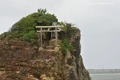 稲佐の浜　弁天島の鳥居