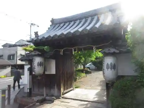 離宮八幡宮の山門