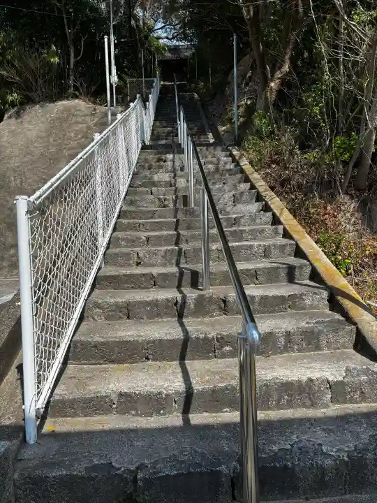 御鍬神社の{uncategorized: "未分類", other: "その他", undefined: "問題あり", building: "その他建物", grave: "お墓", sacred_gate: "鳥居", guardian: "狛犬", statue: "像", buddha: "仏像", history: "歴史", nature: "自然", garden: "庭園", animal: "動物", pagoda: "塔", temizu: "手水舎", mountain_gate: "山門・神門", sanctuary: "本殿・本堂", subordinate: "末社・摂社", art: "芸術", scenery: "景色", jizo: "地蔵", ema: "絵馬", goshuin: "御朱印", omikuji: "おみくじ", items: "授与品その他", amulet: "お守り", goshuincho: "御朱印帳", eats: "食事", festival: "お祭り", votive_dance: "神楽", shichigosan: "七五三参", wedding: "結婚式", experience: "体験その他", initially: "初詣", around: "周辺", anti_infection: "感染症対策"}