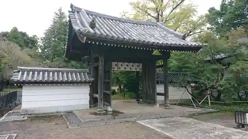 薬王院の山門・神門