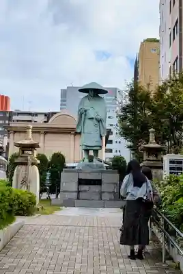 築地本願寺(本願寺築地別院)の像