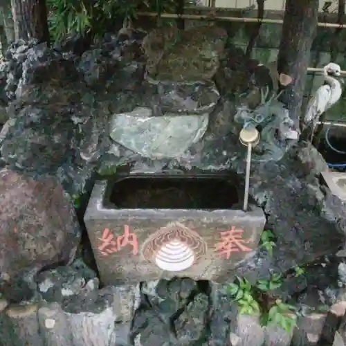 於玉稲荷神社の手水舎
