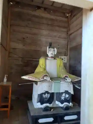 儛草神社の像