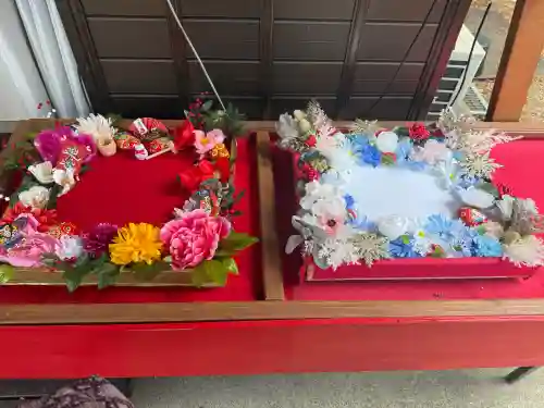 金井神社の{uncategorized: "未分類", other: "その他", undefined: "問題あり", building: "その他建物", grave: "お墓", sacred_gate: "鳥居", guardian: "狛犬", statue: "像", buddha: "仏像", history: "歴史", nature: "自然", garden: "庭園", animal: "動物", pagoda: "塔", temizu: "手水舎", mountain_gate: "山門・神門", sanctuary: "本殿・本堂", subordinate: "末社・摂社", art: "芸術", scenery: "景色", jizo: "地蔵", ema: "絵馬", goshuin: "御朱印", omikuji: "おみくじ", items: "授与品その他", amulet: "お守り", goshuincho: "御朱印帳", eats: "食事", festival: "お祭り", votive_dance: "神楽", shichigosan: "七五三参", wedding: "結婚式", experience: "体験その他", initially: "初詣", around: "周辺", anti_infection: "感染症対策"}