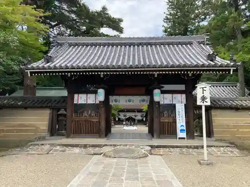 多田神社の山門