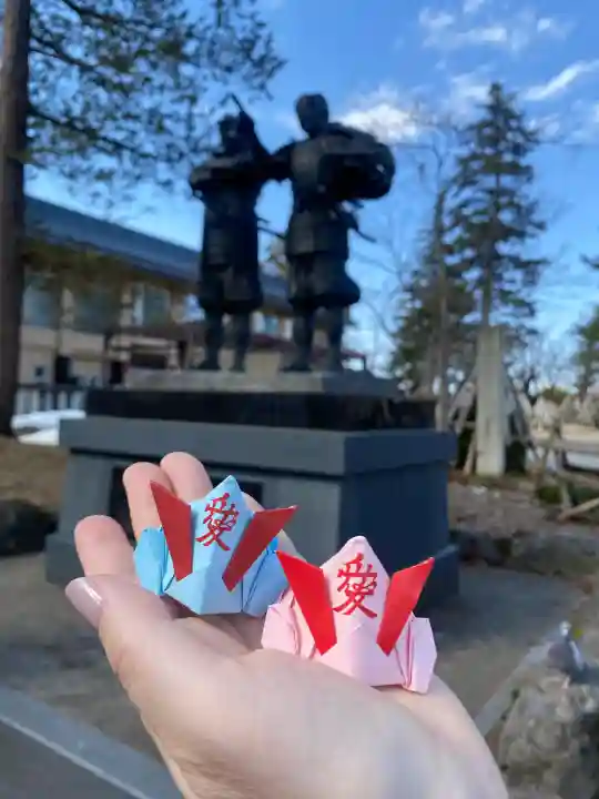 上杉神社の{uncategorized: "未分類", other: "その他", undefined: "問題あり", building: "その他建物", grave: "お墓", sacred_gate: "鳥居", guardian: "狛犬", statue: "像", buddha: "仏像", history: "歴史", nature: "自然", garden: "庭園", animal: "動物", pagoda: "塔", temizu: "手水舎", mountain_gate: "山門・神門", sanctuary: "本殿・本堂", subordinate: "末社・摂社", art: "芸術", scenery: "景色", jizo: "地蔵", ema: "絵馬", goshuin: "御朱印", omikuji: "おみくじ", items: "授与品その他", amulet: "お守り", goshuincho: "御朱印帳", eats: "食事", festival: "お祭り", votive_dance: "神楽", shichigosan: "七五三参", wedding: "結婚式", experience: "体験その他", initially: "初詣", around: "周辺", anti_infection: "感染症対策"}